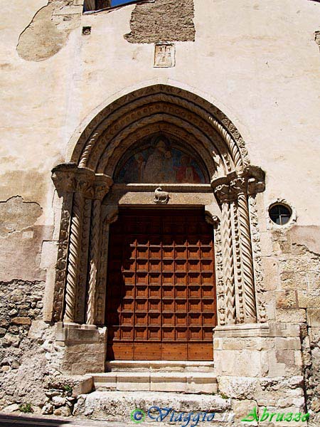 13-P7256762+.jpg - 13-P7256762+.jpg - Il portale (XV sec.) della chiesa di S. Marcello (XI sec.).